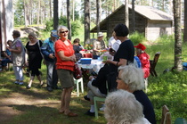 Työnäytöksiä, arpajaisia, kahvittelua...