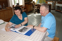 Vanhojen luokkakuvien kimpussa...